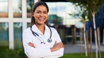 ¿Quieres trabajar en el sector de la salud? Estas son las vacantes disponibles en Colombia