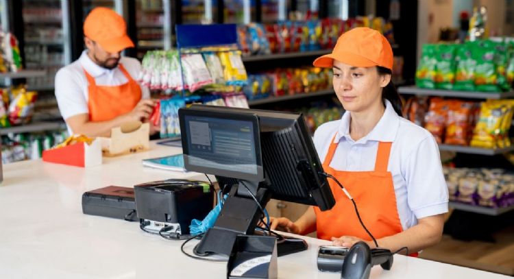 Cuál es la compañía que abre una tienda cada 2 días en Colombia