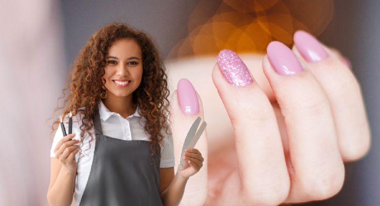 4 diseños con glitter para uñas almendra que sí puedes llevar en ocasiones formales
