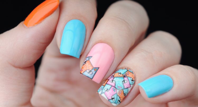 Diseños de uñas estampadas y coloridas que marcan tendencia: alegría, contraste y mucha personalidad