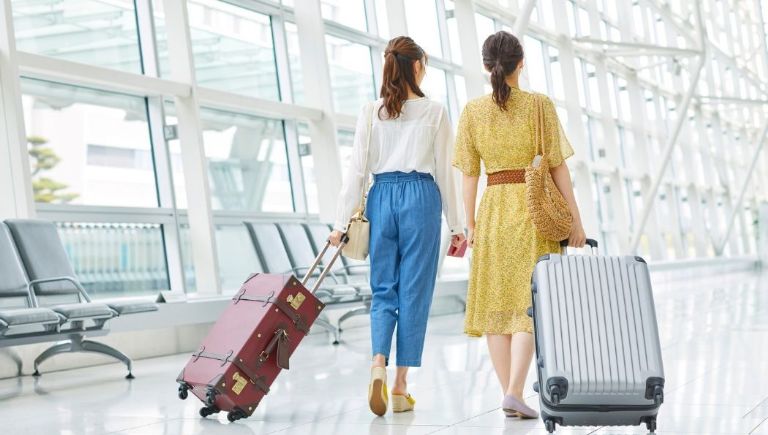 metodo para llevar poca ropa en la maleta para vacaciones extensas