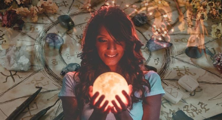 Cómo aprovechar la energía de la Luna Creciente para crear un amuleto y recibir un manto de prosperi