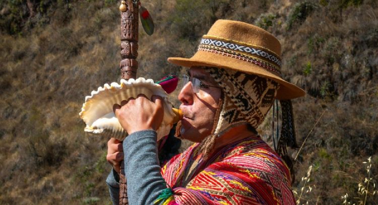 Toma aire antes de conocer cuánto gana un chamán en Colombia en 2025