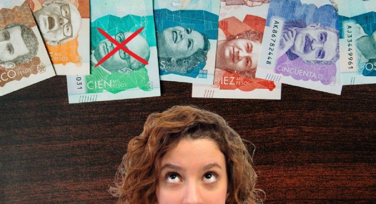 La metodología de estafa que ya engaño a miles de colombianos: cómo identificar un billete falso de