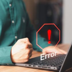 Adecco Colombia explica las 6 señales para detectar una oferta laboral falsa y cómo reportarlas	