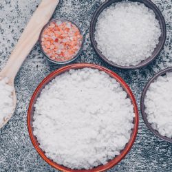 Por qué la sal fina sala más que la sal gruesa