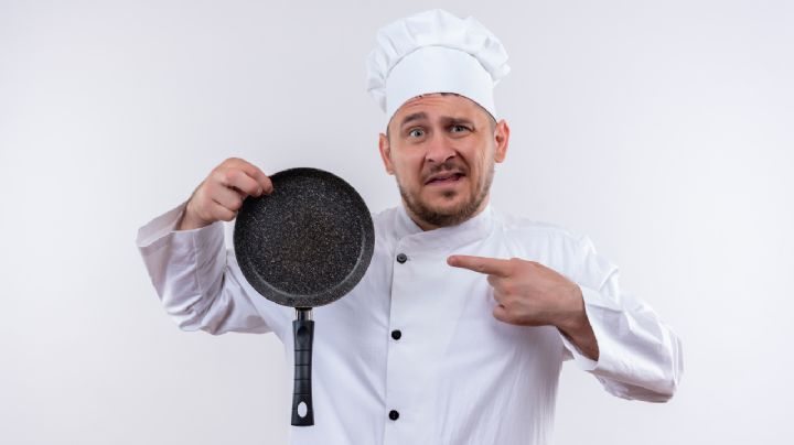 2 trucos de cocina para limpiar las sartenes y que queden impecables