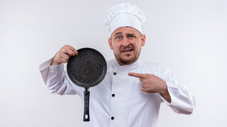2 trucos de cocina para limpiar las sartenes y que queden impecables