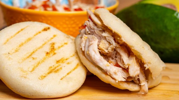 Cómo hacer arepas rellenas de pollo: la tradicional receta colombiana
