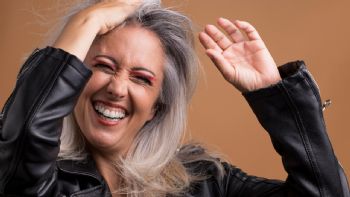 ¿Cuáles son los mejores cortes de pelo para lucir las canas?