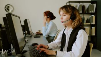 La IA confirma las 3 profesiones con peor futuro cercano en el mercado laboral