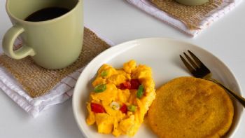Cómo hacer huevos pericos, la auténtica receta colombiana