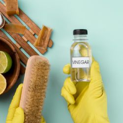 Qué ocurre si rocías la escalera de tu casa con un poco de vinagre