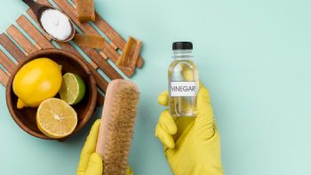 Qué ocurre si rocías la escalera de tu casa con un poco de vinagre