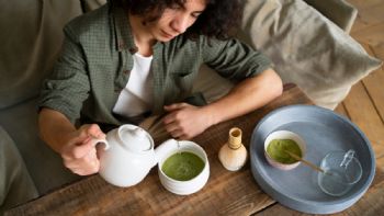 Por qué el té matcha es tan bueno para las mujeres en la menopausia