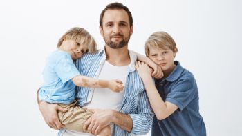 Hasta qué edad pueden vivir los hijos con sus padres en Colombia legalmente