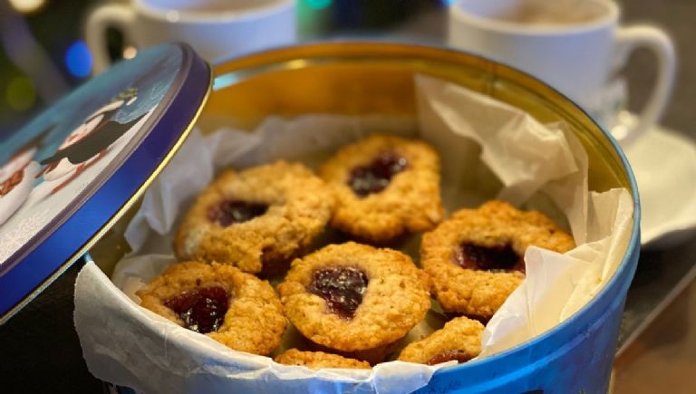 manualidades con cajas de galletas metalicas o de carton
