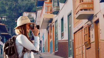 El pueblo de Antioquia estilo colonial ideal para disfrutar de hermosos atardeceres y cultura local