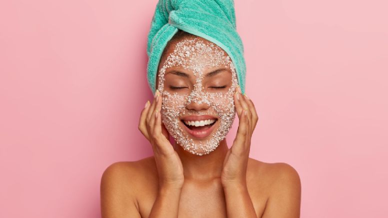Mezclando coco y jengibre, aprende a hacer un exfoliante corporal