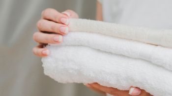 Cómo quitarle el olor a humedad a las toallas y toallones