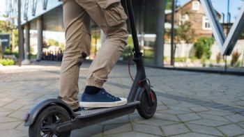 De cuánto es la multa por no cumplir las normas para patinetas eléctricas en Colombia