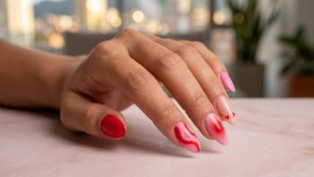 Los 5 diseños de uñas rojo con rosa, la combinación más aesthetic en abril 2026; son simples y originales