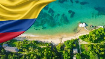 La bahía con playas paradisíacas y caribeñas, conocida como ‘La perla de América’: riqueza histórica y cultural