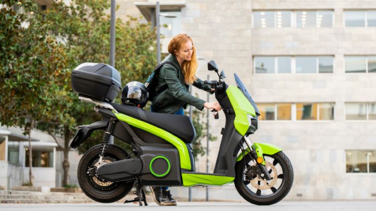 Estos son los 4 documentos que necesitas para conducir una moto eléctrica en Colombia