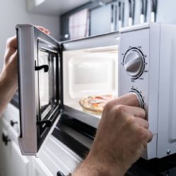 Las 5 mejores marcas de microondas para comprar en junio: con potencia y ahorro energético